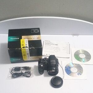 Fujifilm FinePix S2000HD Black Digital Camera Kit
